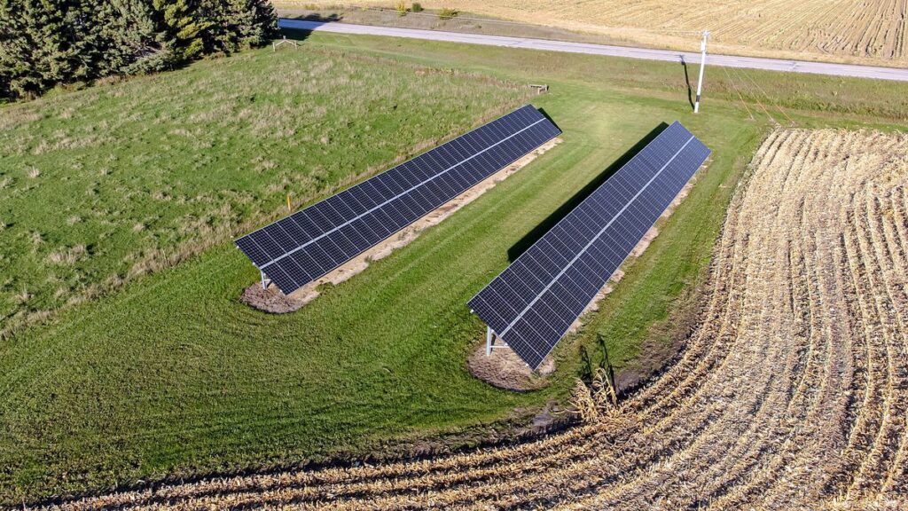 Agrivoltaïsme : ce que la parcelle garde, et ce qu&rsquo;elle cède