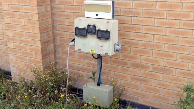 Onduleur, compteur, batterie : qui décide de votre production